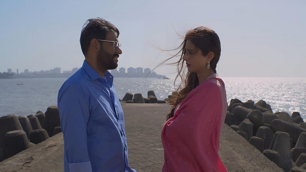 YouTube : Ajay Devgn and Tabu in 'Auron Mein Kahan Dum Tha'